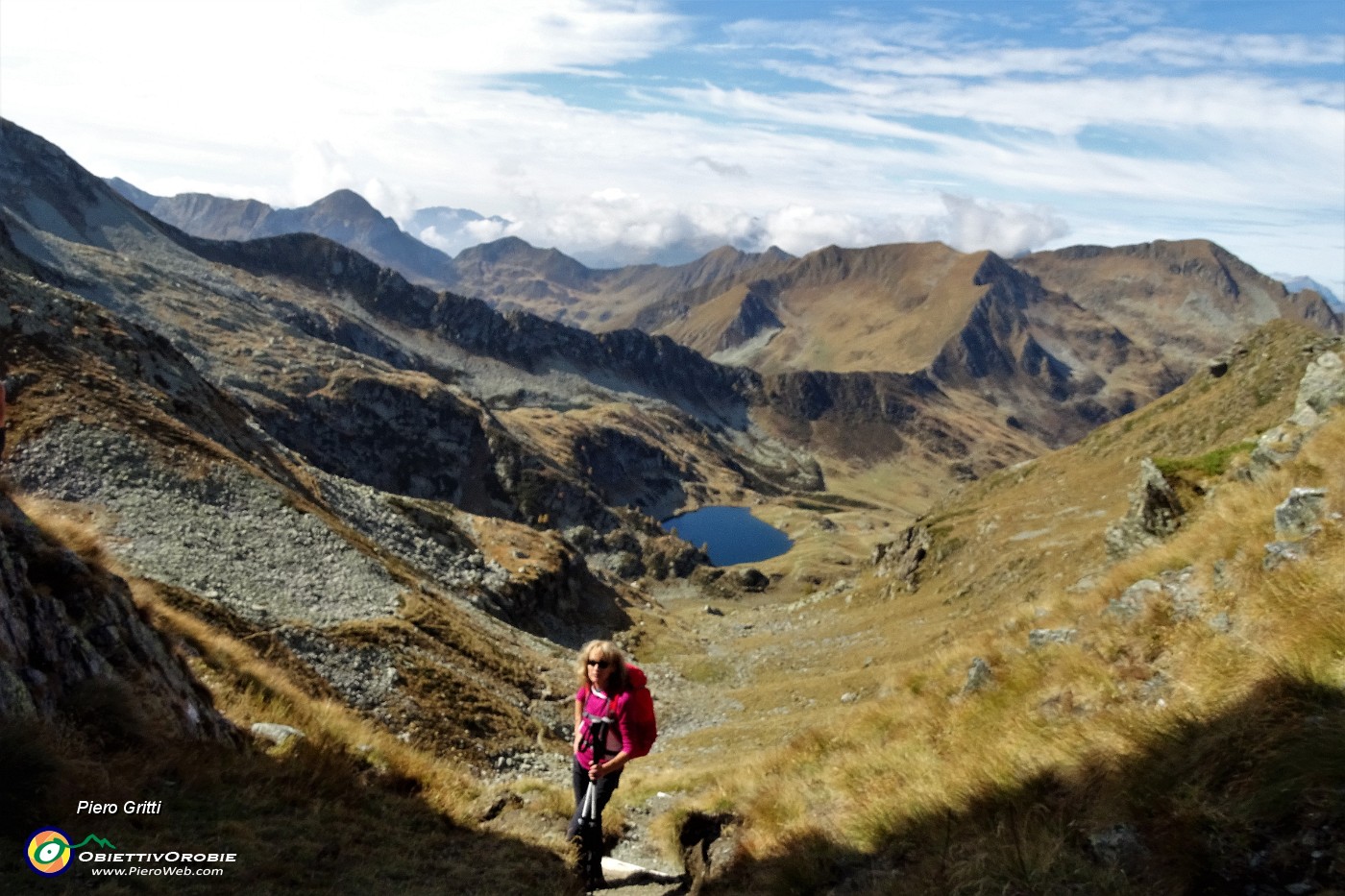 43 Vista dalla Bocchetta dei lupi sul lago di Porcile di mezzo .JPG